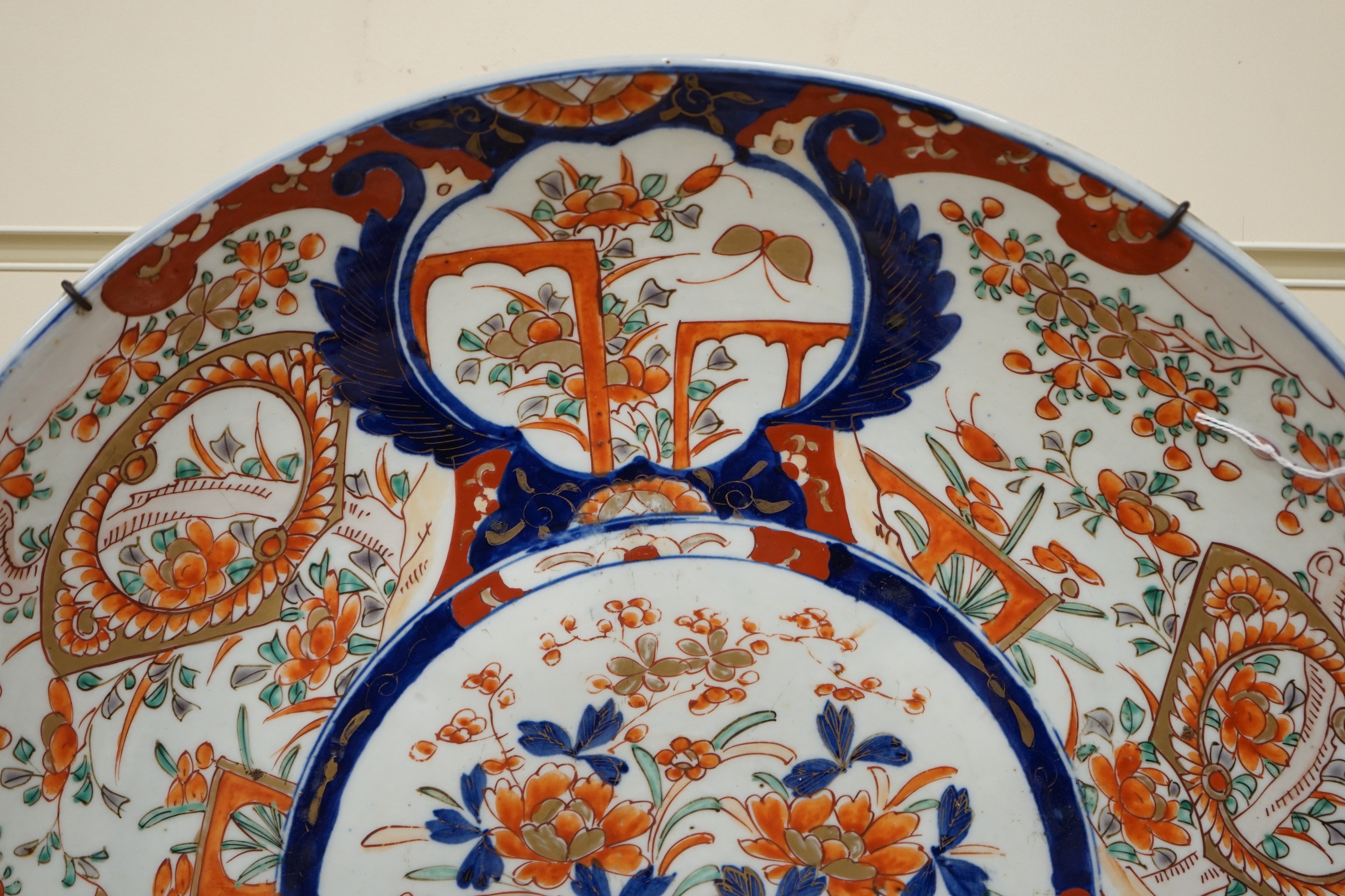 A large Japanese Imari charger, 46cm diameter